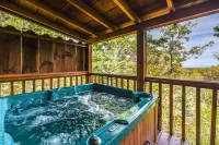 View! Cozy, Private, Fireplace, Hot Tub Log Cabin, Honeymoon!