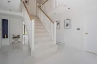 8 Bedroom House Sleeps 20 - Private Garden - 4-Star