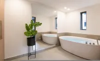 401 - Luxury 4BR Retreat With Private Bathtub and AC -  Appartamenti vacanze