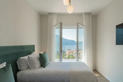 Villa Caterina–Lake View Terrace and Garden - Homestays
