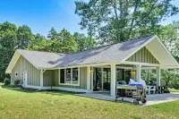 Riverwood South Haven Retreat on 10 Acres - Wifi