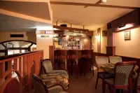 โรงแรม เซเซสจา - ที่มีบาร์