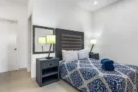 Dog-Friendly Suite with Kitchenette, Heated Outdoor Pool, Hot Tub, Private Patio - 2 tähden