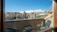 Le Chamonix I by AvantStay Condo w Views in Great Location - parking