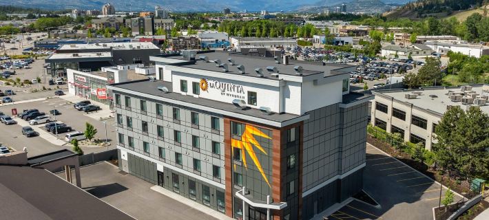 La Quinta Inn & Suites By Wyndham Kelowna Bc Hotel a Kelowna