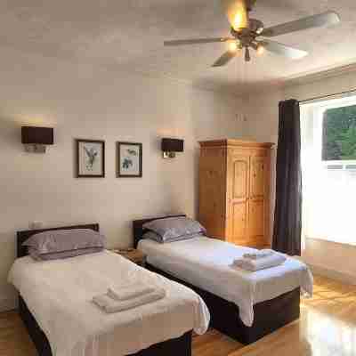 Midway Guest House Rooms