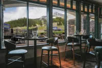 Summit Hotel at Big Sky Resort - breakfast