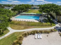 Lakeside Inn on Lake Dora - Pools