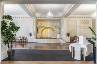 The Grand Burstin Hotel