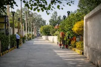 Hotel Shree Sadhna - Vrindavan Chhatikara Road - พร้อมWifi