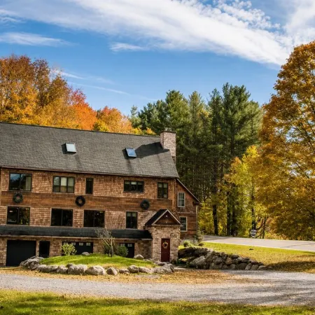 Large Family Lodge w/ Hot Tub, Sports Game Room, Gaming Room, and Pet Friendly!