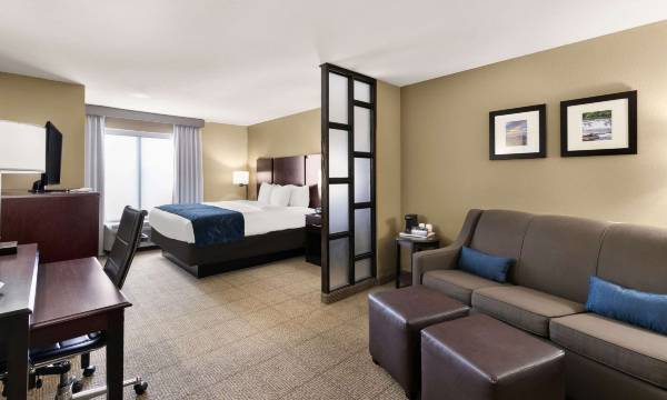 Comfort Suites