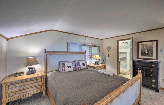Hot Tub & Scenic Views: Beech Mountain Retreat
