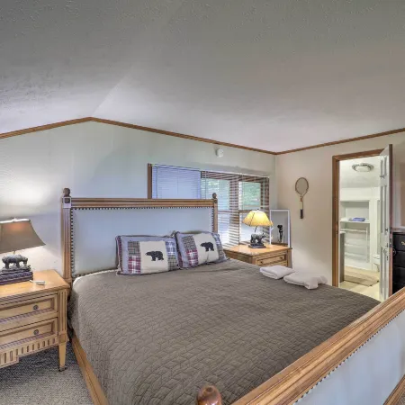 Hot Tub & Scenic Views: Beech Mountain Retreat