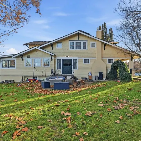 Historic Yakima Home 4BR Office Backyard Oasis