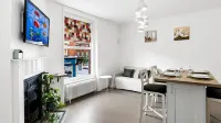 Charming Two Bedroom Apartment in Strawberry Hill - Wi-Fi