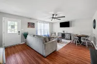 Enjoy Our 936sf Single-story Home With a Private Entrance - balcony