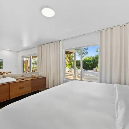 7 Bedroom with Dockage, Pool, Firepit, Paddle Boards & Kayaks