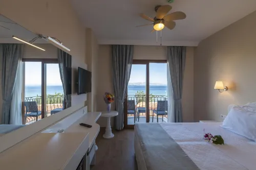 Kumluk Hotel - balcony