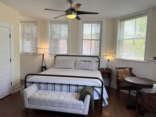 Private studio/parking in historic mansion, close to forsyth park, dogs welcome - บังกะโล
