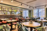 Premier Inn Glasgow (Paisley) - parking