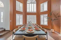 Luxury 6BR Retreat - Pool BBQ Theater and Games - 방갈로