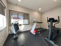 Econo Lodge Inn & Suites - Gym