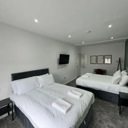 6 Bed Contractor Acom in Hartlepool