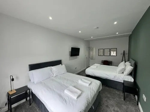 6 Bed Contractor Acom in Hartlepool - 3 Yıldız