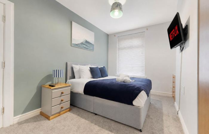 4BR Mitchell Street Apartment Sleeps 6 by Stay With Us