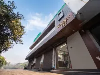 Golden Key - Badli Near Rohini Sec 18- 19 Metro Hotels near DTU