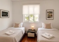 Adelos II Glow Villa – 5BR 360m² -Elevator-Rooftop - Holiday bungalows