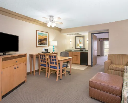 Embassy Suites by Hilton Phoenix Biltmore Phòng Photos