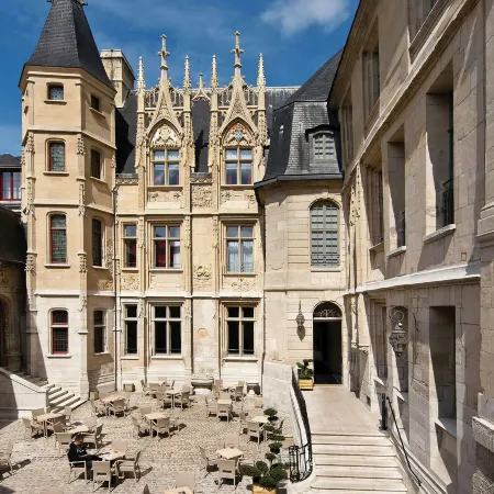Hotel de Bourgtheroulde, Autograph Collection