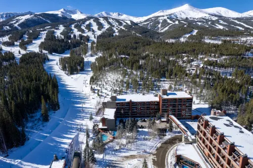 Ski In Ski Out Studio, Dog Friendly, Hot Tubs, Building 4 - Jacuzzi