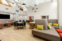 Hampton Inn & Suites Fairbanks - Airport Shuttle