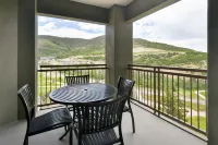 Grand Summit Lodge by Park City - Canyons Village - Mountain view