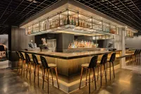 Omni Houston Hotel - С баром
