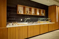 SpringHill Suites Medford Airport - breakfast