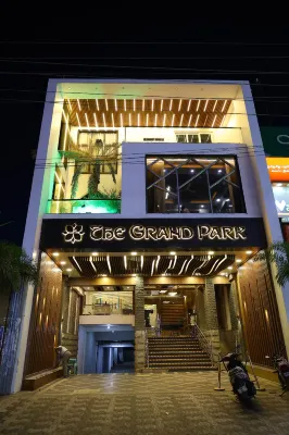 The Grand Park Hotel - Parkering
