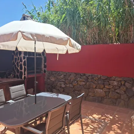 Wonderful Typical Canarian House with Outdoor Pool and Wifi in the Mountains.