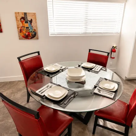 3Br Guitar House + Poker Lounge Near Hard Rock