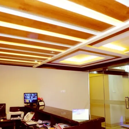 Royal Living Hotel & Suites