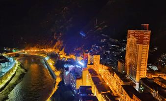 Yajiang Jinzang Hotel