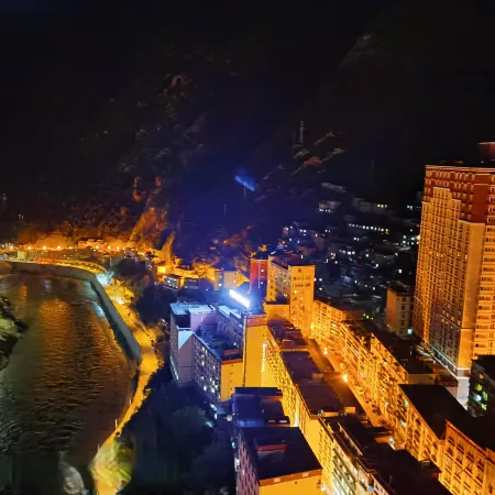 Yajiang Jinzang Hotel