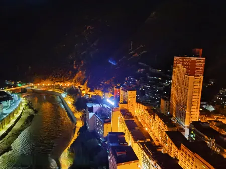 Yajiang Jinzang Hotel