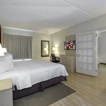 Red Roof PLUS+ Gainesville