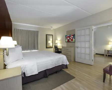 レッド ルーフ イン プラス + ゲインズビル ゲーンズビルのホテル