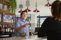 Holiday Inn Express Newcastle, - bar