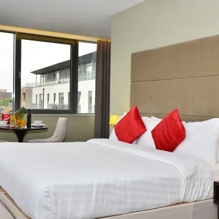 Axiom Park Hotel Отели рядом с достопримечательностью «Конгресс-центр Emmanuel Centre»